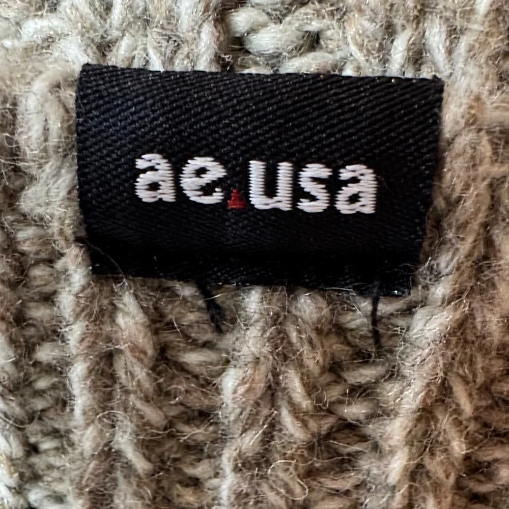 American Eagle Outfitters Tan/Cream Ribbed Beanie. OS.